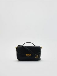 Torebka z ozdobnym zapięciem - czarny. Czarne torebki do ręki damskie Reserved, bez wzorów, ze skóry, bez dodatków. Za 149.99 zł.