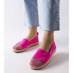 Rózowe espadryle na platformie Magali różowe. Czerwone espadryle damskie na lato, bez wzorów, z okrągłym noskiem, bez obcasa, na platformie, bez zapięcia. Za 84.15 zł.