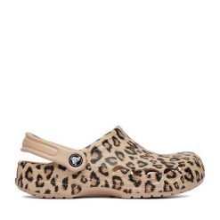 Klapki Crocs. Brązowe klapki damskie Crocs, bez wzorów, bez obcasa. Za 239.99 zł.