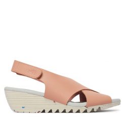 Sandały Fly London. Czerwone sandały damskie Fly London, bez wzorów, bez obcasa, na koturnie, bez zapięcia. Za 420.99 zł.