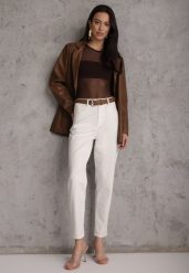 Białe Jeansy Mom Fit z Wiskozą Bawełną i Paskiem z Metaliczną Klamrą Salennith. Białe jeansy damskie Renee, z podwyższonym stanem. Za 119.99 zł.