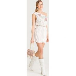 SUKIENKA Elisabetta Franchi OFF SHOULDER. Sukienki damskie Elisabetta Franchi, bez wzorów, eleganckie, bez kołnierzyka, bez ramiączek. W wyprzedaży za 1,469.00 zł.