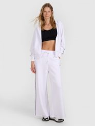 4F Spodnie dresowe z wiskozą damskie - białe M. Białe spodnie dresowe damskie 4f, l, bez wzorów, z dresówki. W wyprzedaży za 69.99 zł.