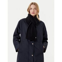 Szalik Tommy Hilfiger. Czarne szaliki i chusty damskie Tommy Hilfiger, bez wzorów. Za 629.99 zł.