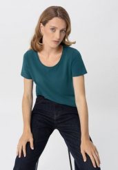 Elastyczna koszulka basic T-ANA. Zielone t-shirty damskie Volcano, m, bez wzorów, z bawełny, eleganckie, bez kołnierzyka. Za 59.99 zł.