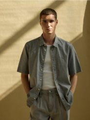 Bawełniana koszula regular fit - jasnoszary. Szare koszule męskie Reserved, l, bez wzorów, z bawełny, bez kołnierzyka, bez ramiączek. W wyprzedaży za 69.99 zł.