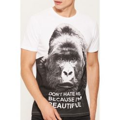 T-shirt z grafiką - Biały. T-shirty damskie marki House. W wyprzedaży za 19.99 zł.