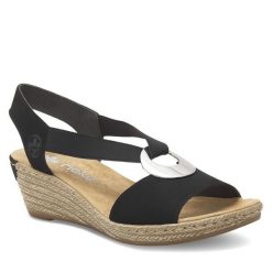 Sandały Rieker. Czarne klapki damskie Rieker, bez wzorów, bez obcasa, na koturnie, bez zapięcia. Za 299.99 zł.