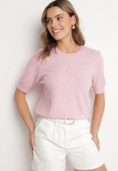 Różowy Sweter z Wełną i Krótkim Rękawem Turosa. Czerwone swetry damskie Born2be, bez wzorów, z jeansu, eleganckie, bez kołnierzyka, bez ramiączek, krótkie, bez kaptura. Za 89.99 zł.