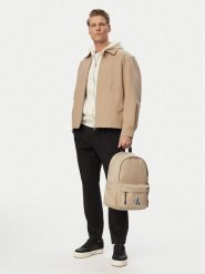 Calvin Klein Jeans Plecak Solid Monologo Backpack IU0IU00731 Beżowy. Brązowe torby i plecaki dziecięce Calvin Klein Jeans, z jeansu. Za 349.99 zł.
