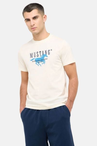 Męski T-Shirt Mustang Style Austin Whisper White 1016484 2013. Białe t-shirty męskie Mustang, m, bez wzorów, bez kołnierzyka. Za 69.99 zł.