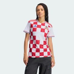 Koszulka domowa Croatia 26. Białe koszulki sportowe damskie Adidas, l, bez wzorów, z dzianiny, bez kołnierzyka, bez ramiączek, do piłki nożnej, climacool (adidas). Za 439.00 zł.