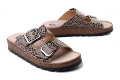 Dr. Brinkmann 701046-00 leo, klapki damskie. Brązowe klapki damskie Dr. Brinkmann, bez wzorów, ze skóry, bez obcasa. Za 269.90 zł.