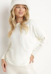 Jasnobeżowy Klasyczny Sweter z Dekoltem w Łódkę Rieline. Brązowe swetry damskie Born2be, m, bez wzorów, z jeansu, eleganckie, bez kołnierzyka, bez ramiączek, długie, bez kaptura. Za 99.99 zł.