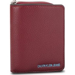 Mały Portfel Damski CALVIN KLEIN JEANS - Ultra Light French W K40K400699 238. Czerwone portfele damskie Calvin Klein Jeans, z jeansu. Za 279.00 zł.