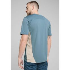 Męska koszulka treningowa Olympique Marsylia PUMA Bold Blue Putty Beige. Brązowe koszulki sportowe męskie Puma, l, bez wzorów, bez kołnierzyka, bez ramiączek, do piłki nożnej. Za 254.00 zł.