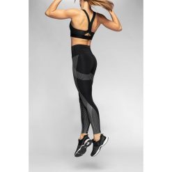 Legginsy treningowe z wysokim stanem 4FPro SPDF413 - czarny. Czarne legginsy damskie 4f, bez wzorów, z dzianiny, z podwyższonym stanem, do biegania. W wyprzedaży za 129.99 zł.