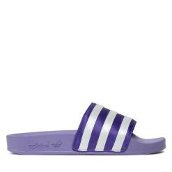 Klapki adidas. Fioletowe klapki damskie Adidas, bez wzorów, bez obcasa. Za 159.99 zł.