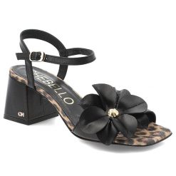 Czarne Sandały Chebello Eleganckie Obuwie Damskie Panterka. Czarne klapki damskie CheBello, z aplikacjami, bez obcasa, na obcasie, bez zapięcia. Za 469.00 zł.