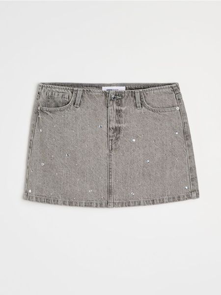 Jeansowa spódnica mini z dżetami - szary. Szare spódnice damskie Sinsay, bez wzorów, z jeansu, mini. Za 59.99 zł.