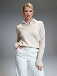 Sweter z kołnierzykiem - kremowy. Białe swetry damskie Sinsay, l, bez wzorów, bez kołnierzyka, bez ramiączek, długie, bez kaptura. Za 69.99 zł.