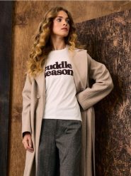 Koszulka z napisem i domieszką bawełny - kremowy. Białe t-shirty damskie Sinsay, l, bez wzorów, z bawełny, bez kołnierzyka. Za 29.99 zł.