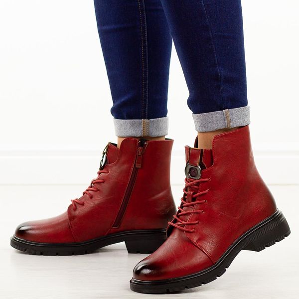 Czerwone botki damskie Jezzi 2501-7. Czerwone botki damskie Jezzi, na jesień, z jeansu, eleganckie, z okrągłym noskiem, bez obcasa, bez zapięcia. Za 239.00 zł.