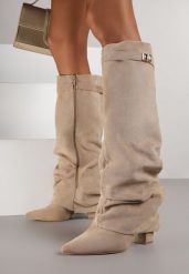 Ciemnobeżowe Kozaki na Słupku z Marszczoną Cholewką Imitującą Nogawkę Rittia. Brązowe kozaki damskie Born2be, z jeansu, bez obcasa, na obcasie. Za 179.99 zł.