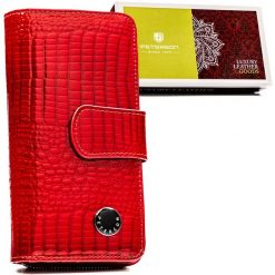 Duży, czerwony portfel damski ze skóry naturalnej zamykany na suwak i zatrzask - Peterson. Czerwone portfele damskie Peterson, bez wzorów, ze skóry. Za 119.99 zł.