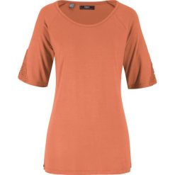 T-shirt z koronkową wstawką w rękawach bonprix miedziany. Bluzki damskie marki bonprix. Za 44.99 zł.