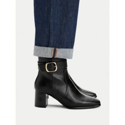 Botki MEXX. Czarne botki damskie Mexx, bez obcasa, na słupku, bez zapięcia. Za 259.99 zł.