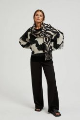 Szal w zwierzęcy wzór beżowy. Brązowe szaliki i chusty damskie MOODO, bez wzorów, z poliesteru. W wyprzedaży za 24.49 zł.