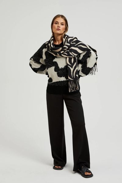 Szal w zwierzęcy wzór beżowy. Brązowe szaliki i chusty damskie MOODO, bez wzorów, z poliesteru. W wyprzedaży za 30.99 zł.