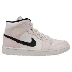 Buty sportowe damskie Air Jordan 1 Mid Barely Rose. Białe obuwie sportowe damskie Jordan, bez wzorów. Za 1,600.00 zł.