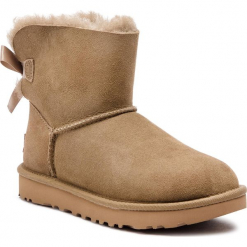 Buty UGG - W Mini Bailey Bow II 1016501 W/Alp. Kozaki damskie marki UGG. W wyprzedaży za 549.00 zł.