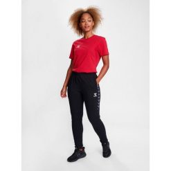 Koszulka damska Hummel Authentic. Czerwone koszulki sportowe damskie Hummel, l, bez wzorów, bez kołnierzyka, bez ramiączek, do piłki nożnej. Za 152.50 zł.