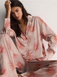 Wzorzyste spodnie - beżowy. Brązowe spodnie materiałowe damskie Reserved, l, bez wzorów, z tkaniny. W wyprzedaży za 49.99 zł.