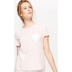 Koszulka z sercem - Różowy. Bluzki damskie Cropp. W wyprzedaży za 24.99 zł.
