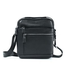Mała torba listonoszka skórzana SL35 MOSS. Czarne torby na ramię męskie bez wzorów, ze skóry, biznesowe, na ramię, małe. Za 156.99 zł.