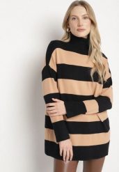 Czarny Golf w Paski o Dłuższym Kroju Ralinia. Czarne swetry damskie Born2be, bez wzorów, z jeansu, eleganckie, bez kołnierzyka, bez ramiączek, bez kaptura. Za 79.99 zł.