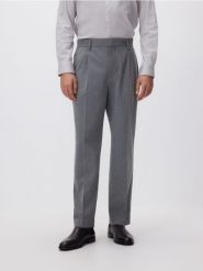 Spodnie straight z kantem - szary. Szare spodnie materiałowe męskie Reserved, bez wzorów, z tkaniny. Za 159.99 zł.