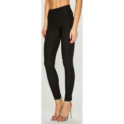 Answear - Spodnie Night Fever. Czarne legginsy damskie ANSWEAR, l, bez wzorów, z elastanu. W wyprzedaży za 119.90 zł.