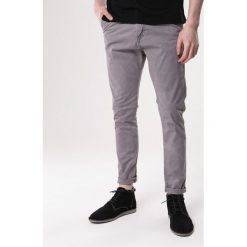 Khaki Spodnie Beau. Spodnie materiałowe męskie marki Born2be. Za 79.99 zł.