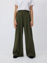 Spodnie palazzo - zielony. Zielone spodnie materiałowe damskie Reserved, l, bez wzorów, z tkaniny. W wyprzedaży za 69.99 zł.