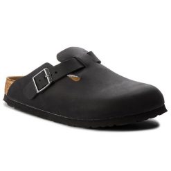 Klapki Birkenstock. Czarne klapki damskie Birkenstock, bez wzorów, bez obcasa. Za 509.99 zł.