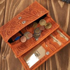 Paolo Peruzzi Portfel damski skórzany vintage w kwiaty pomarańczowy duży T-108-HOR. Brązowe portfele damskie Paolo Peruzzi, bez wzorów. Za 124.59 zł.