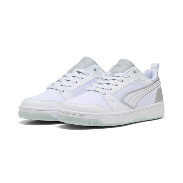 Sneakersy unisex Rebound v6 Low Aqua Metallics PUMA. Białe obuwie sportowe damskie Puma, bez wzorów, do koszykówki. W wyprzedaży za 219.00 zł.
