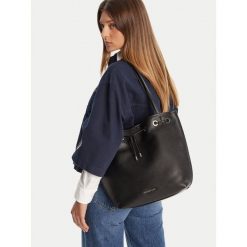 Torebka MICHAEL Michael Kors. Czarne torebki do ręki damskie MICHAEL Michael Kors, bez wzorów, klasyczne, bez dodatków. Za 1,259.00 zł.