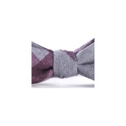 Mucha wiązana wełniana w kratę z czerwonym. Krawaty i muchy marki Hisoutfit. Za 89.00 zł.