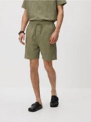 Szorty regular z haftem - jasny zielony. Zielone szorty męskie Reserved, l, bez wzorów, z bawełny. Za 99.99 zł.